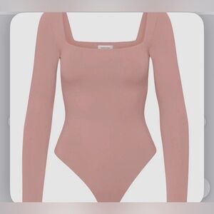 Aritzia original contour square neck bodysuit